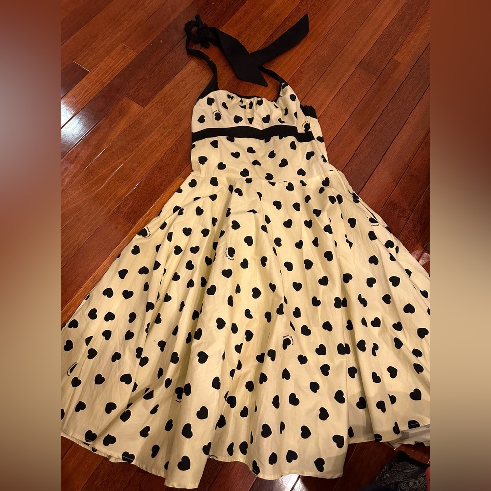 Very cute halter dress. Size XL (approx size 12, fits small). Pump Couture.